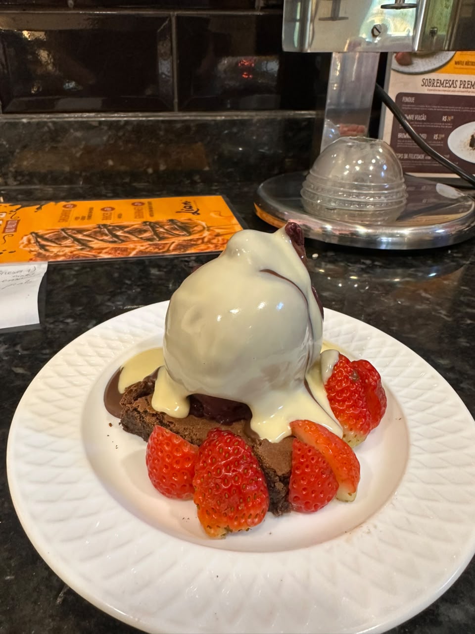 BROWNIE NO PRATO
